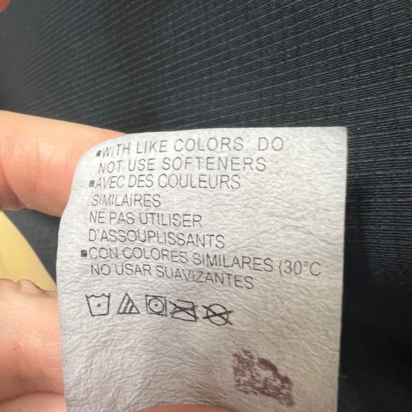 Under Armour Run Vented Women’s shirt black XL - Picture 13 of 15